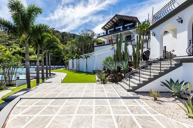 For Sale: $1,495,000 (8 beds, 8 baths, 0 Square Feet)