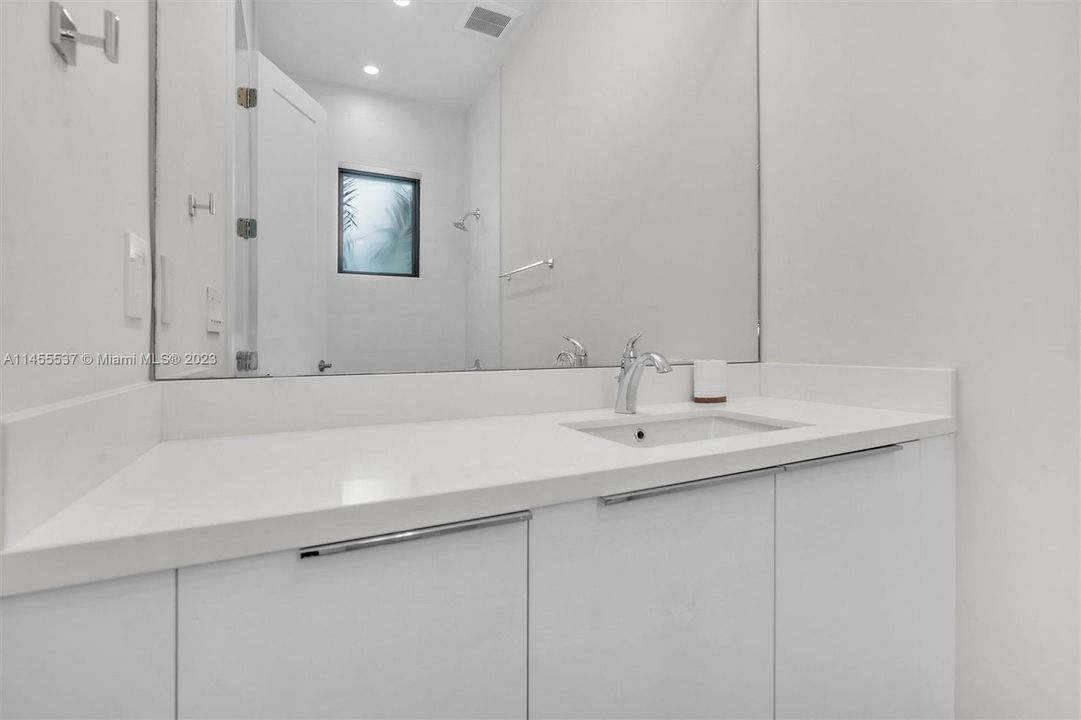 Недавно продано: $1,995,000 (4 спален, 3 ванн, 3100 Квадратных фут)