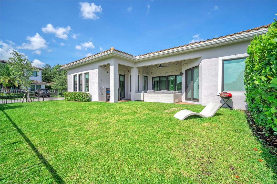 Недавно продано: $1,995,000 (4 спален, 3 ванн, 3100 Квадратных фут)