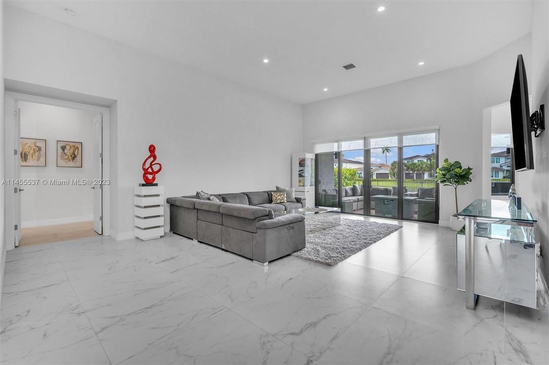 Недавно продано: $1,995,000 (4 спален, 3 ванн, 3100 Квадратных фут)