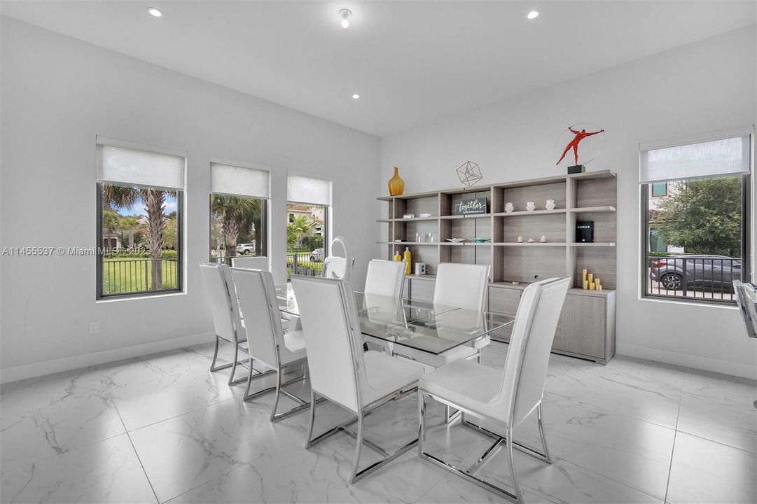 Недавно продано: $1,995,000 (4 спален, 3 ванн, 3100 Квадратных фут)