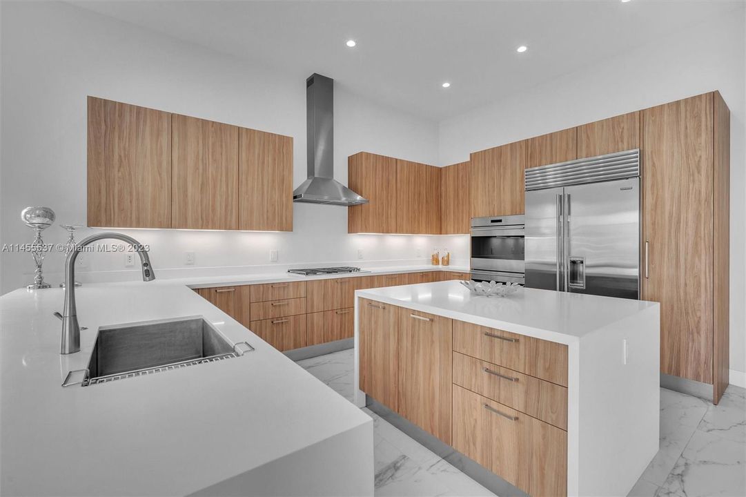 Недавно продано: $1,995,000 (4 спален, 3 ванн, 3100 Квадратных фут)