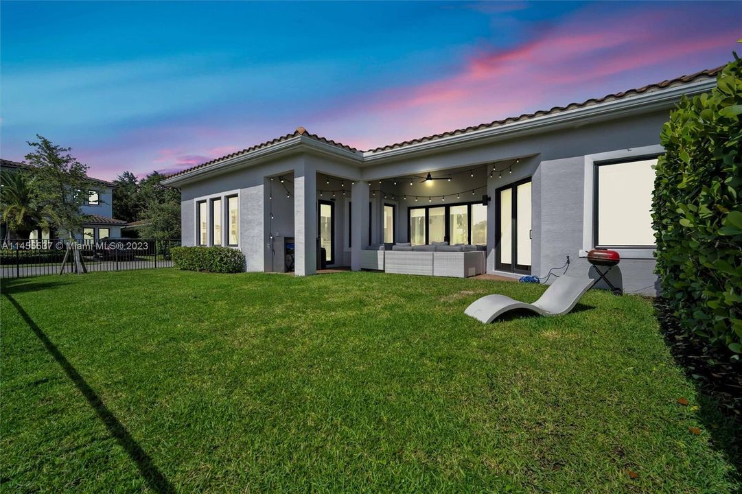 Недавно продано: $1,995,000 (4 спален, 3 ванн, 3100 Квадратных фут)