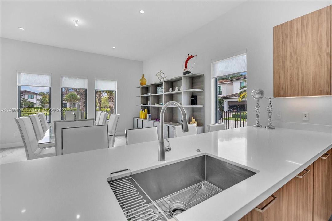 Недавно продано: $1,995,000 (4 спален, 3 ванн, 3100 Квадратных фут)