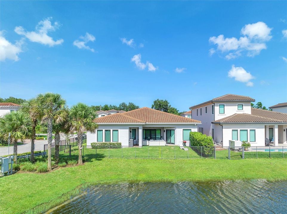 Недавно продано: $1,995,000 (4 спален, 3 ванн, 3100 Квадратных фут)