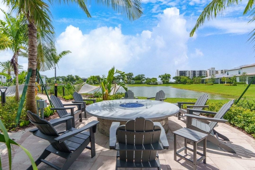 Недавно продано: $699,900 (3 спален, 2 ванн, 0 Квадратных фут)