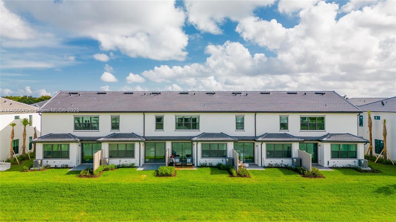 Недавно продано: $699,900 (3 спален, 2 ванн, 0 Квадратных фут)