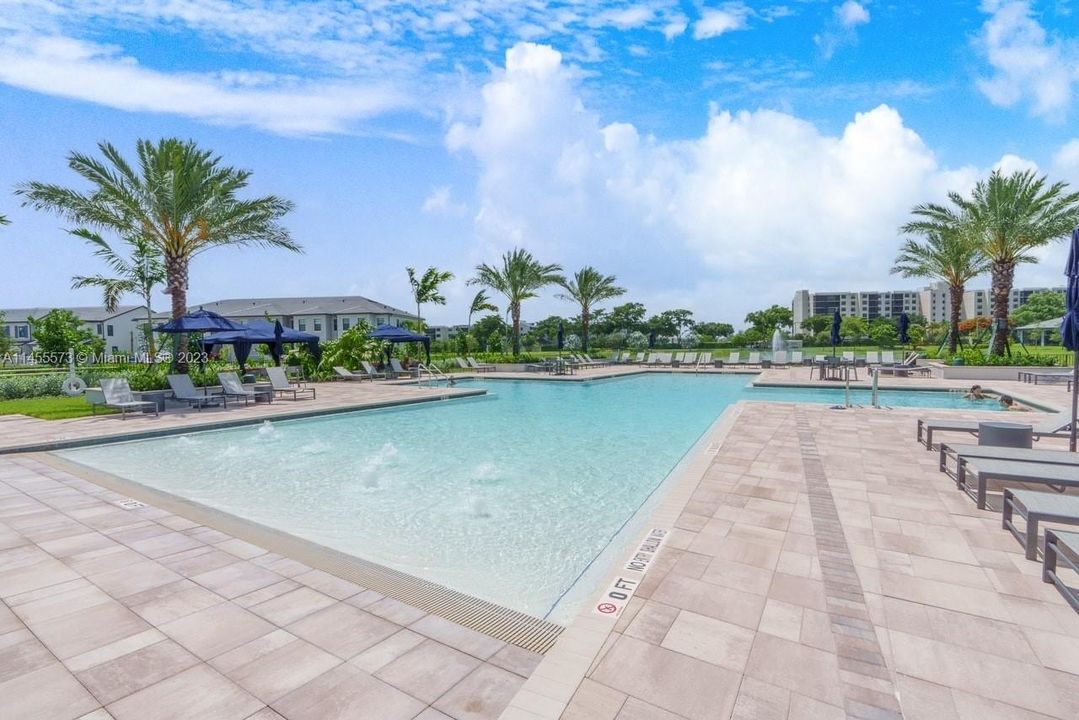 Недавно продано: $699,900 (3 спален, 2 ванн, 0 Квадратных фут)