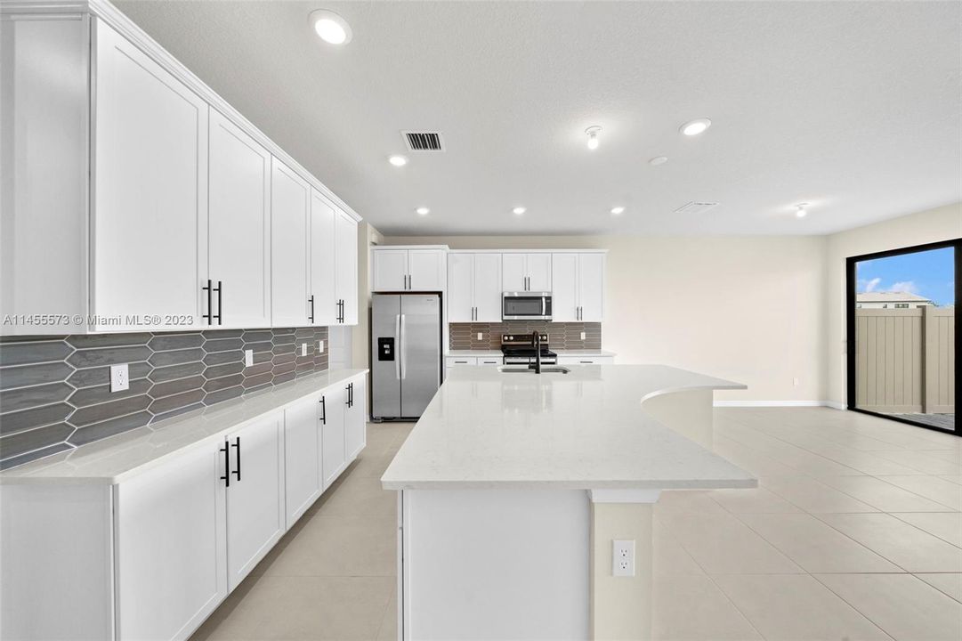 Недавно продано: $699,900 (3 спален, 2 ванн, 0 Квадратных фут)