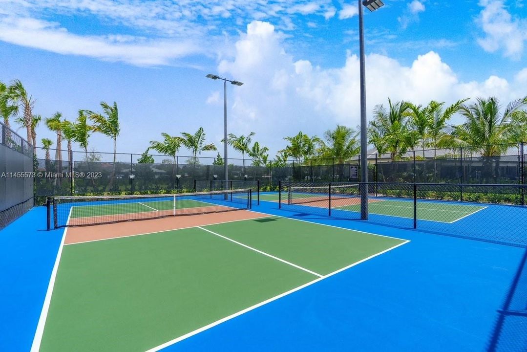 Недавно продано: $699,900 (3 спален, 2 ванн, 0 Квадратных фут)