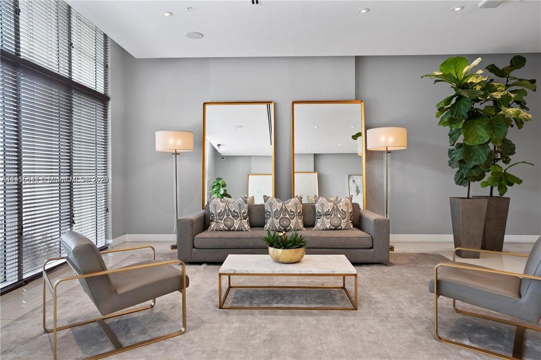 Recently Sold: $473,500 (2 beds, 2 baths, 815 Square Feet)