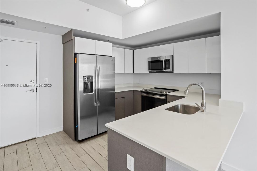 Recently Sold: $473,500 (2 beds, 2 baths, 815 Square Feet)