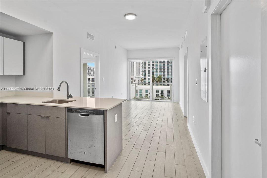 Recently Sold: $473,500 (2 beds, 2 baths, 815 Square Feet)