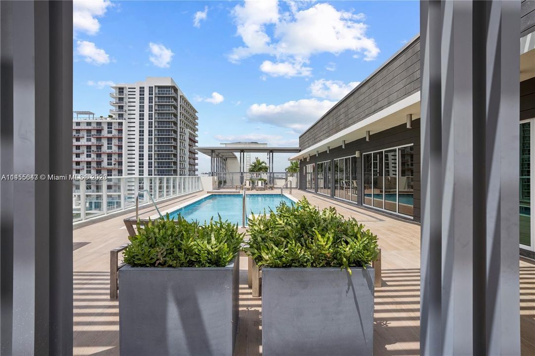 Recently Sold: $473,500 (2 beds, 2 baths, 815 Square Feet)