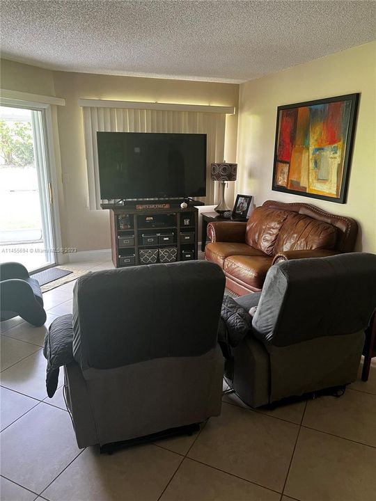 Recently Sold: $243,500 (2 beds, 2 baths, 1070 Square Feet)