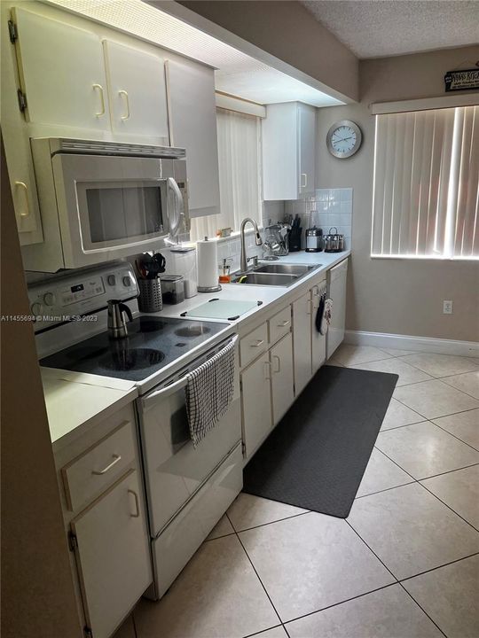 Recently Sold: $243,500 (2 beds, 2 baths, 1070 Square Feet)