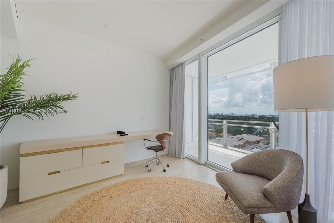 Recently Sold: $4,595,000 (1 beds, 1 baths, 1845 Square Feet)