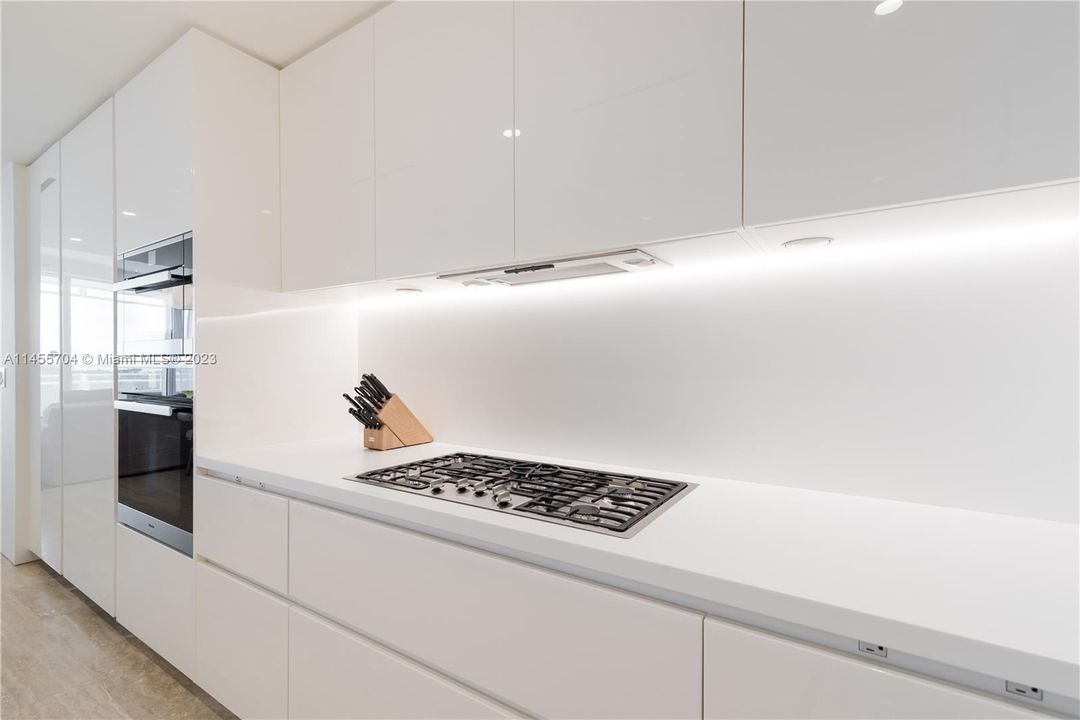 Recently Sold: $4,595,000 (1 beds, 1 baths, 1845 Square Feet)