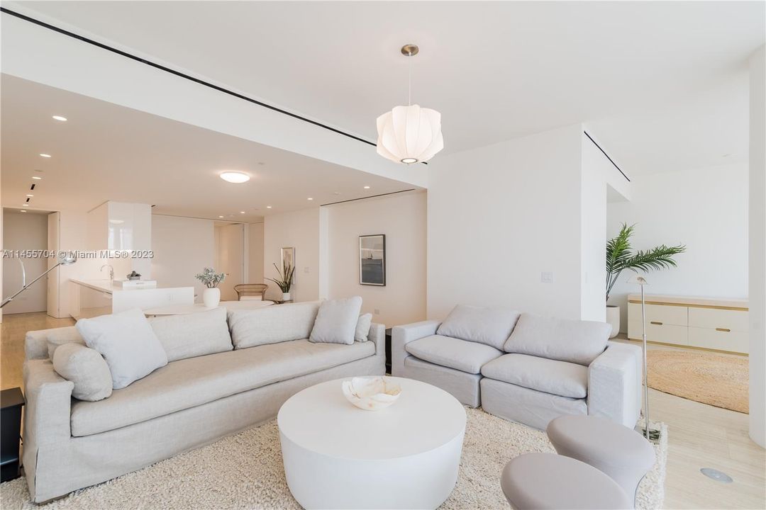 Recently Sold: $4,595,000 (1 beds, 1 baths, 1845 Square Feet)