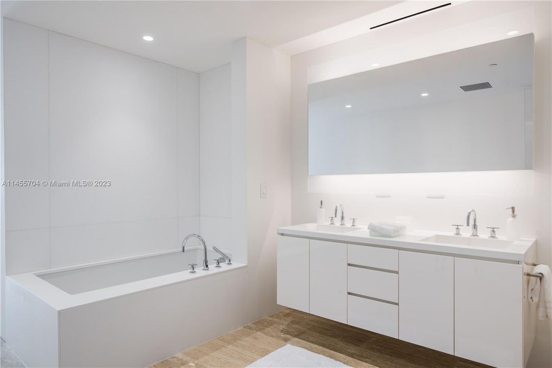 Recently Sold: $4,595,000 (1 beds, 1 baths, 1845 Square Feet)