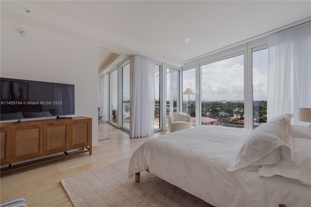 Recently Sold: $4,595,000 (1 beds, 1 baths, 1845 Square Feet)