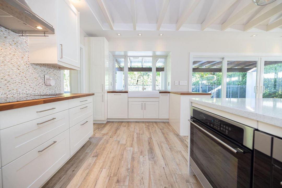 Recently Rented: $9,500 (3 beds, 2 baths, 1707 Square Feet)