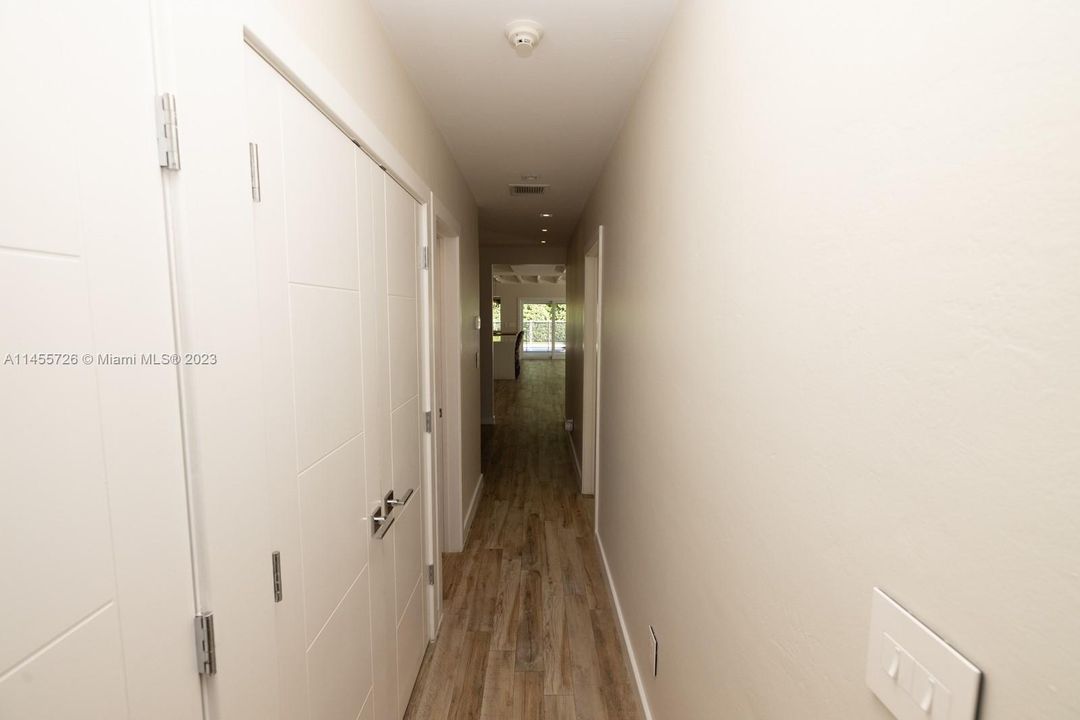 Recently Rented: $9,500 (3 beds, 2 baths, 1707 Square Feet)