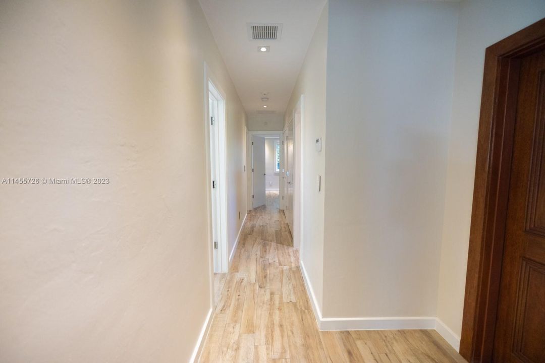 Recently Rented: $9,500 (3 beds, 2 baths, 1707 Square Feet)