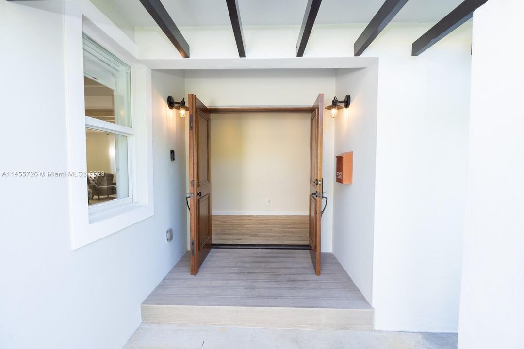 Double door front entry and foyer.