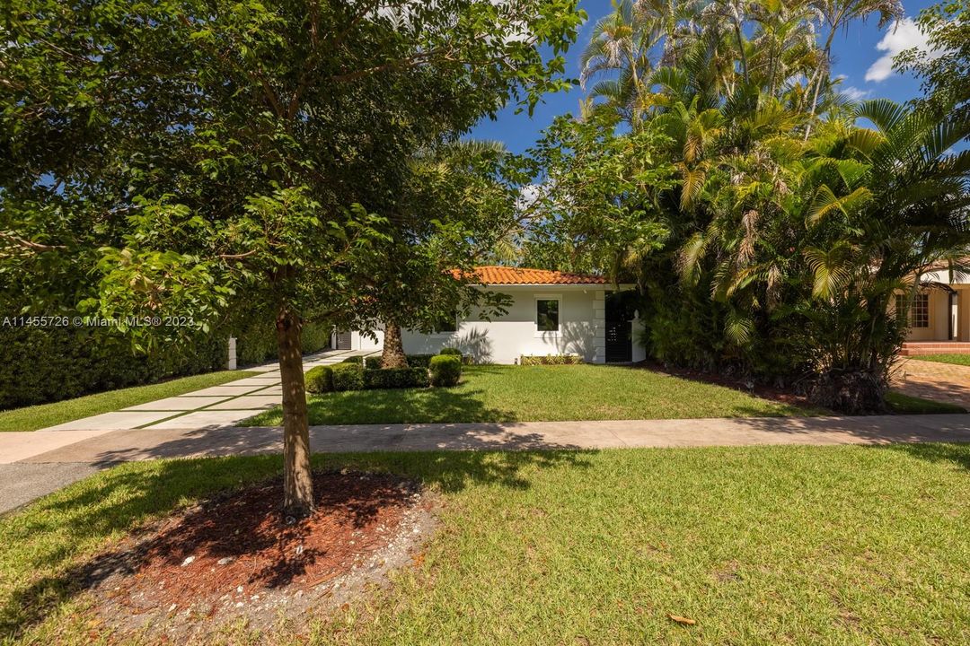 Nice quiet tree lined street and walking distance to Merry Christmas Park!