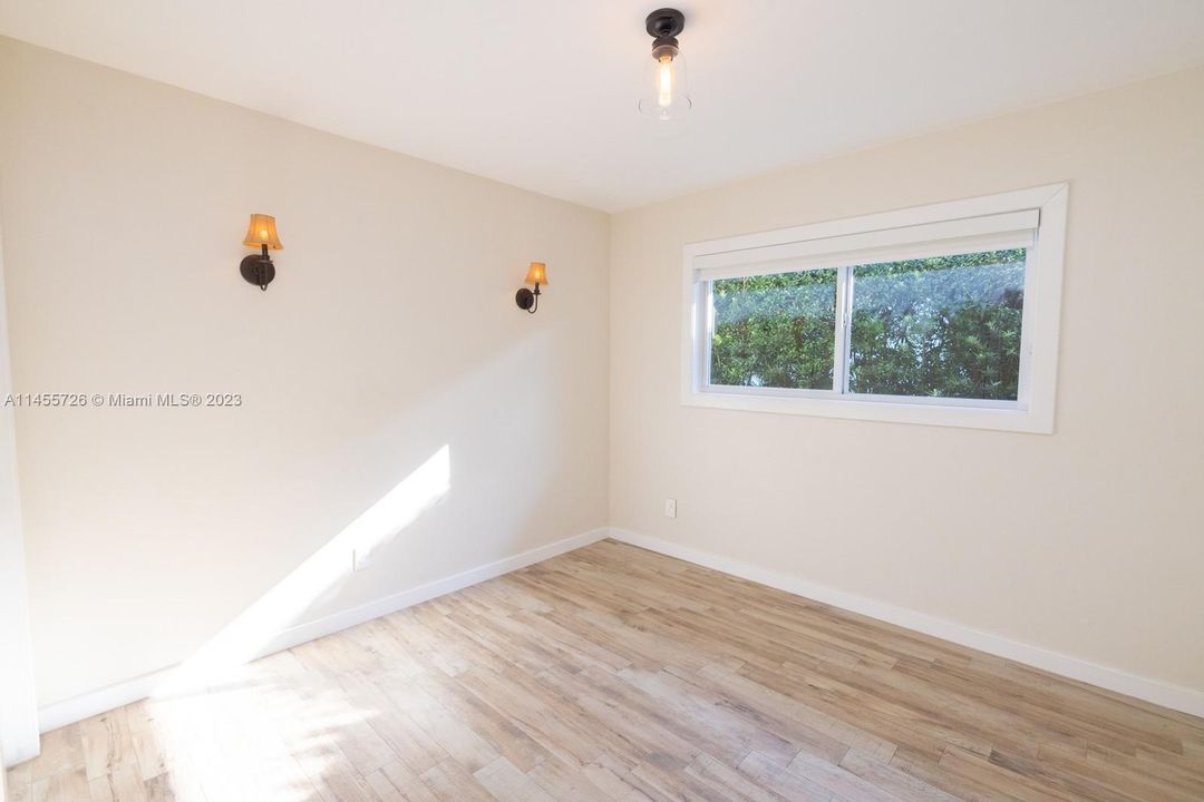 Recently Rented: $9,500 (3 beds, 2 baths, 1707 Square Feet)