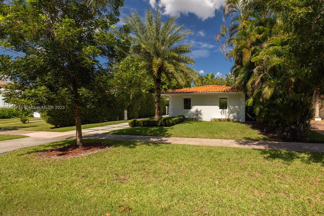 Recently Rented: $9,500 (3 beds, 2 baths, 1707 Square Feet)