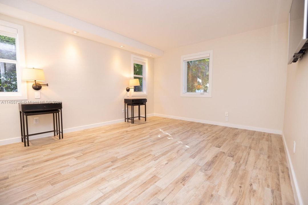 Master bedroom ensuite with spacious walk in closet.