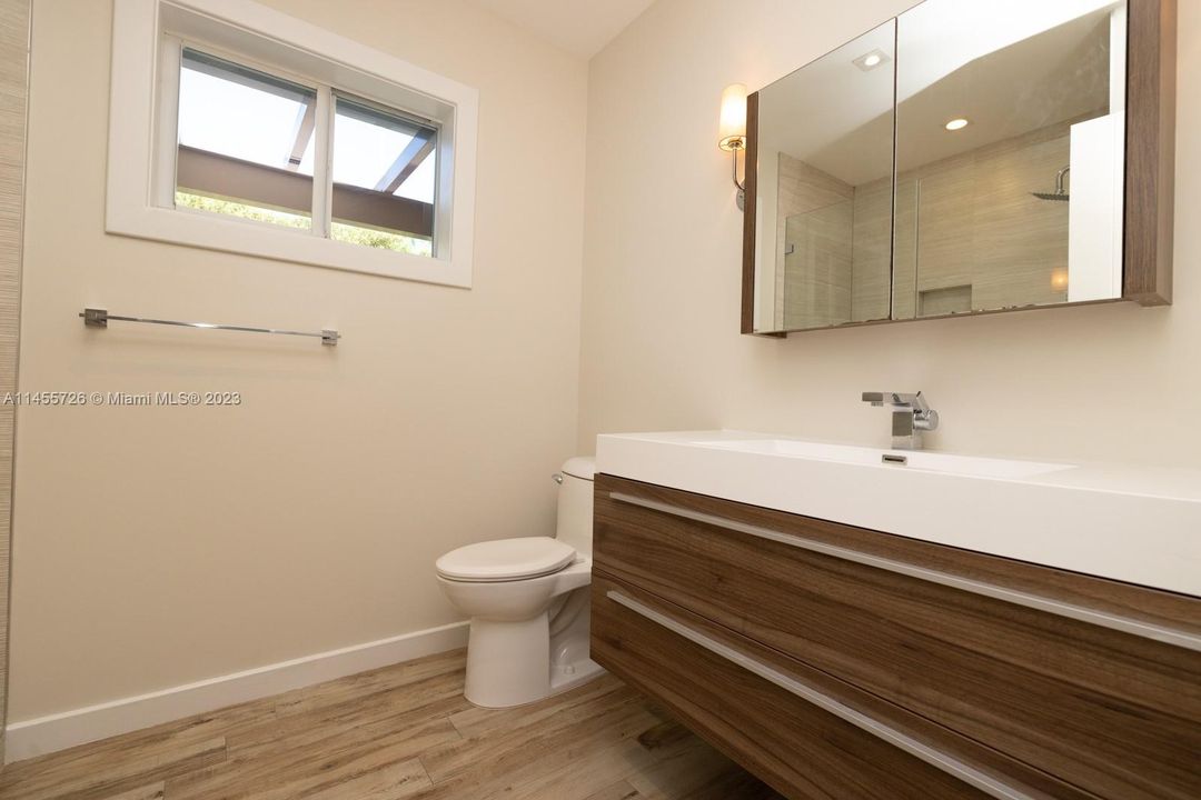 Second bath with tiled shower