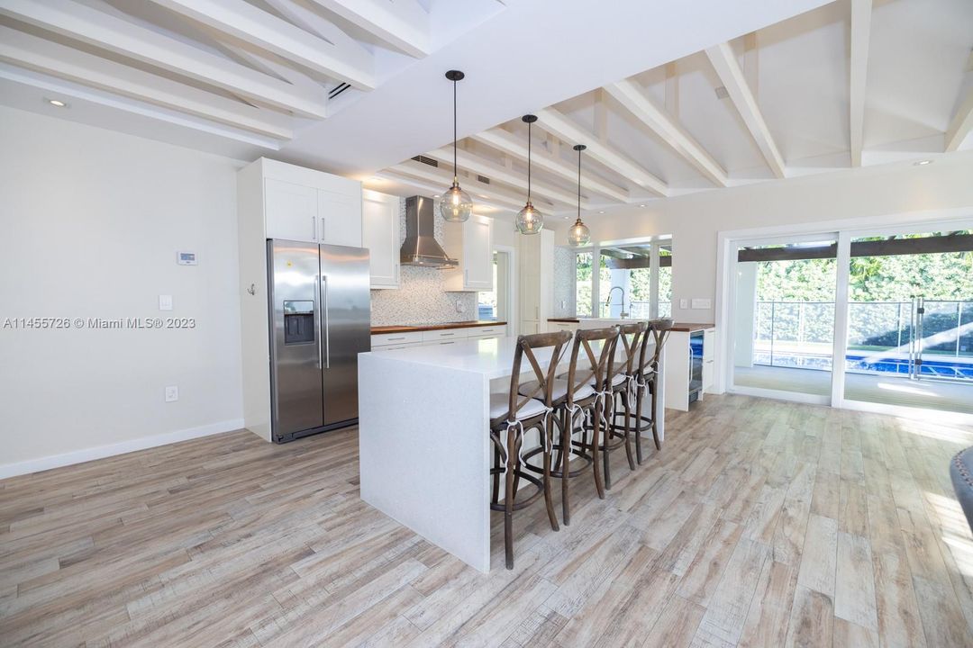 Recently Rented: $9,500 (3 beds, 2 baths, 1707 Square Feet)