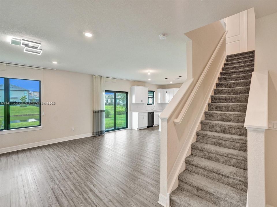 Недавно продано: $659,000 (5 спален, 2 ванн, 2832 Квадратных фут)