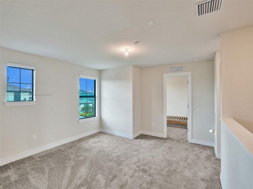 Недавно продано: $659,000 (5 спален, 2 ванн, 2832 Квадратных фут)