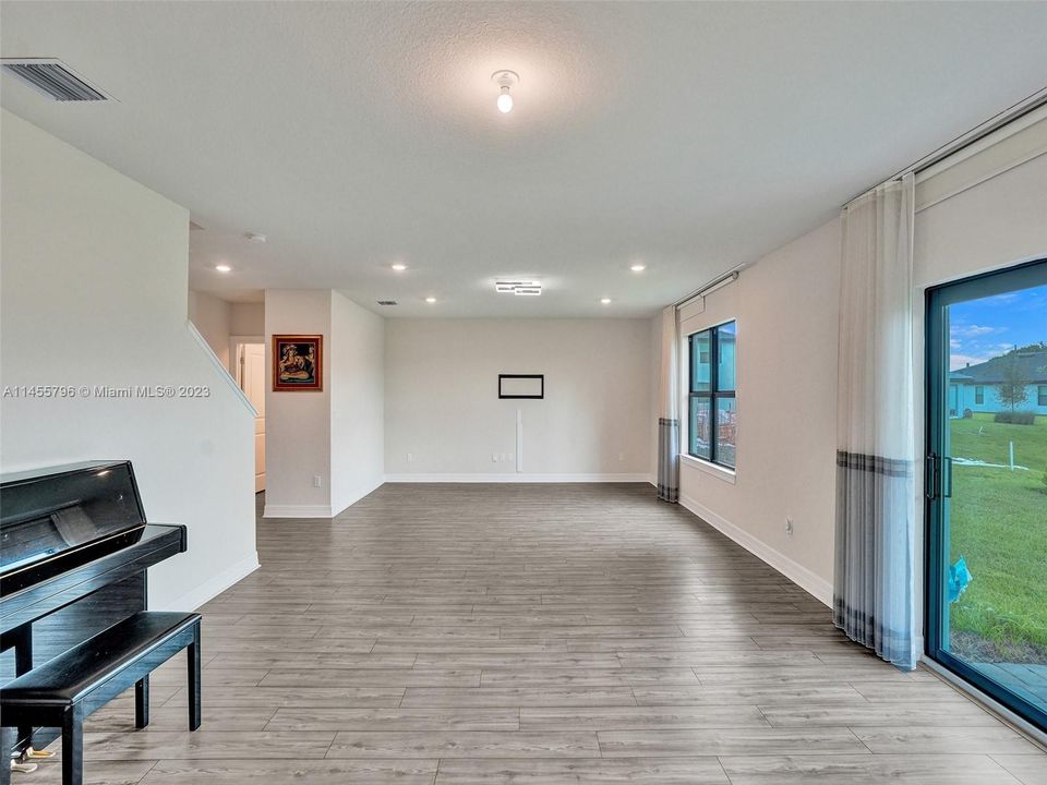 Недавно продано: $659,000 (5 спален, 2 ванн, 2832 Квадратных фут)