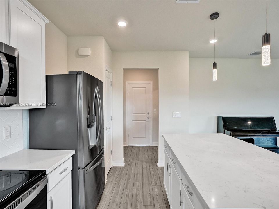 Недавно продано: $659,000 (5 спален, 2 ванн, 2832 Квадратных фут)