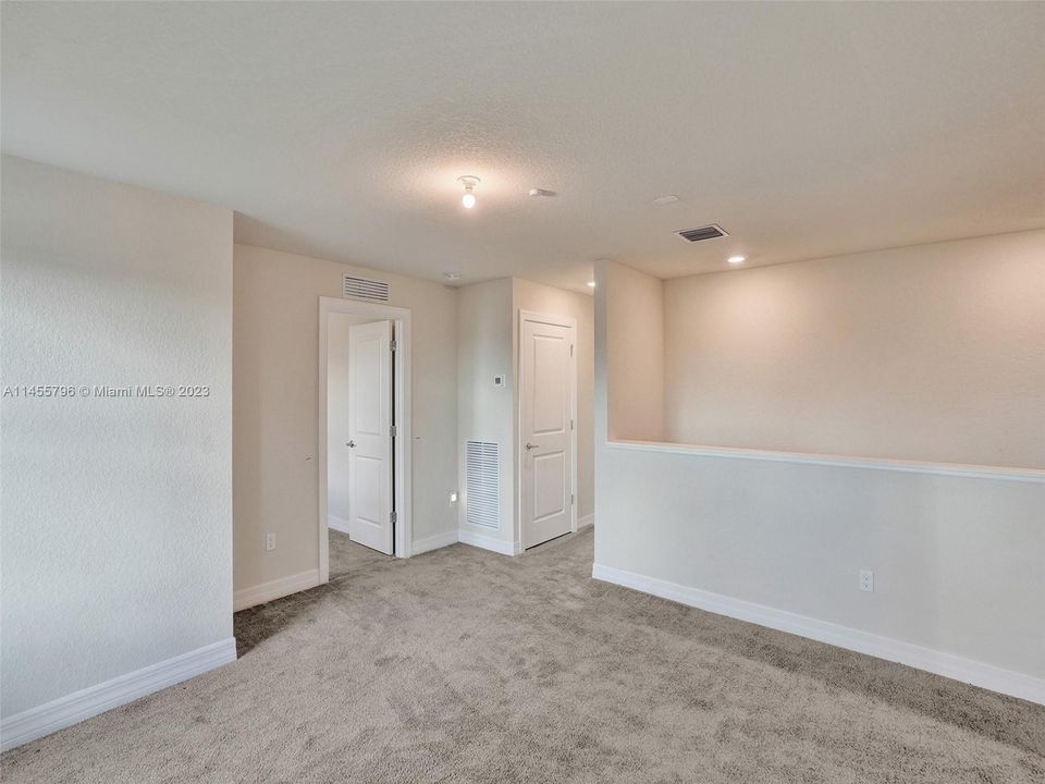 Недавно продано: $659,000 (5 спален, 2 ванн, 2832 Квадратных фут)