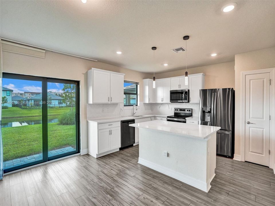 Недавно продано: $659,000 (5 спален, 2 ванн, 2832 Квадратных фут)