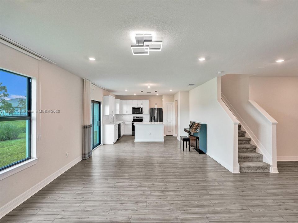 Недавно продано: $659,000 (5 спален, 2 ванн, 2832 Квадратных фут)