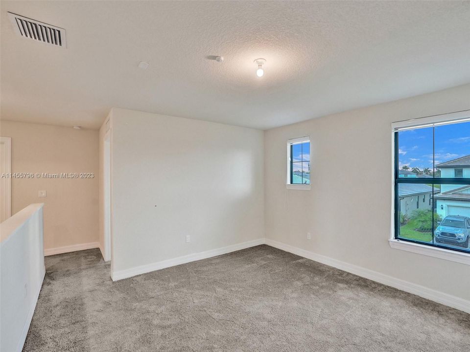 Недавно продано: $659,000 (5 спален, 2 ванн, 2832 Квадратных фут)