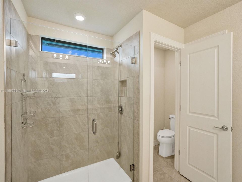 Недавно продано: $659,000 (5 спален, 2 ванн, 2832 Квадратных фут)