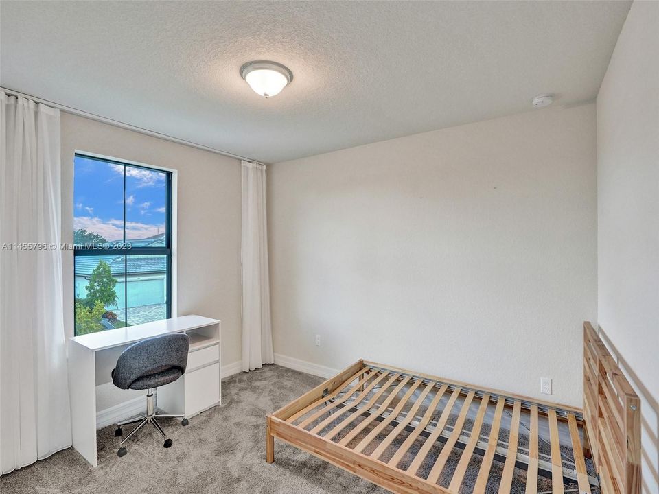 Недавно продано: $659,000 (5 спален, 2 ванн, 2832 Квадратных фут)