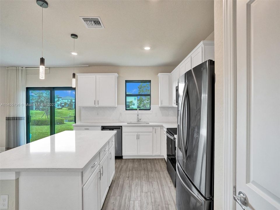 Недавно продано: $659,000 (5 спален, 2 ванн, 2832 Квадратных фут)