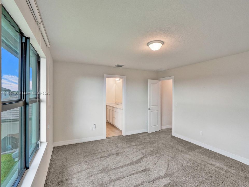 Недавно продано: $659,000 (5 спален, 2 ванн, 2832 Квадратных фут)