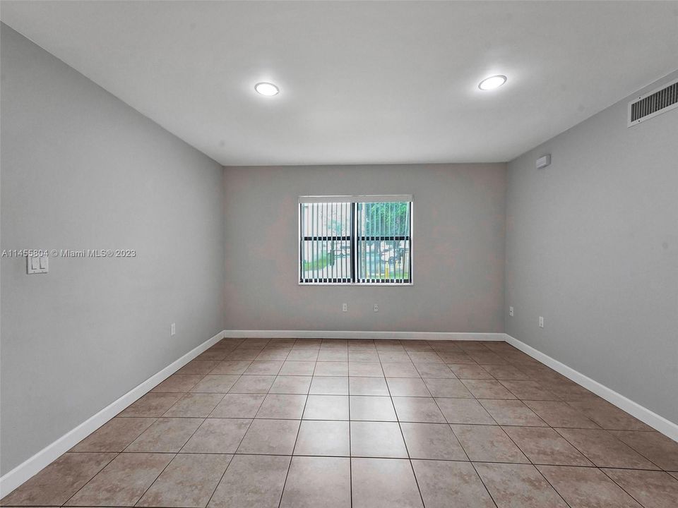 Vendido Recientemente: $199,000 (1 camas, 1 baños, 670 Pies cuadrados)