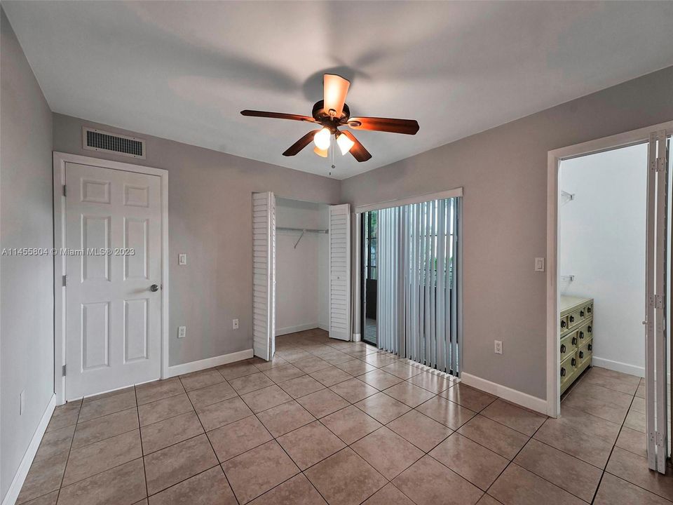 Vendido Recientemente: $199,000 (1 camas, 1 baños, 670 Pies cuadrados)