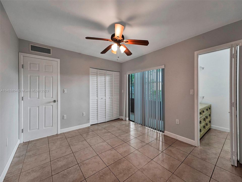 Vendido Recientemente: $199,000 (1 camas, 1 baños, 670 Pies cuadrados)